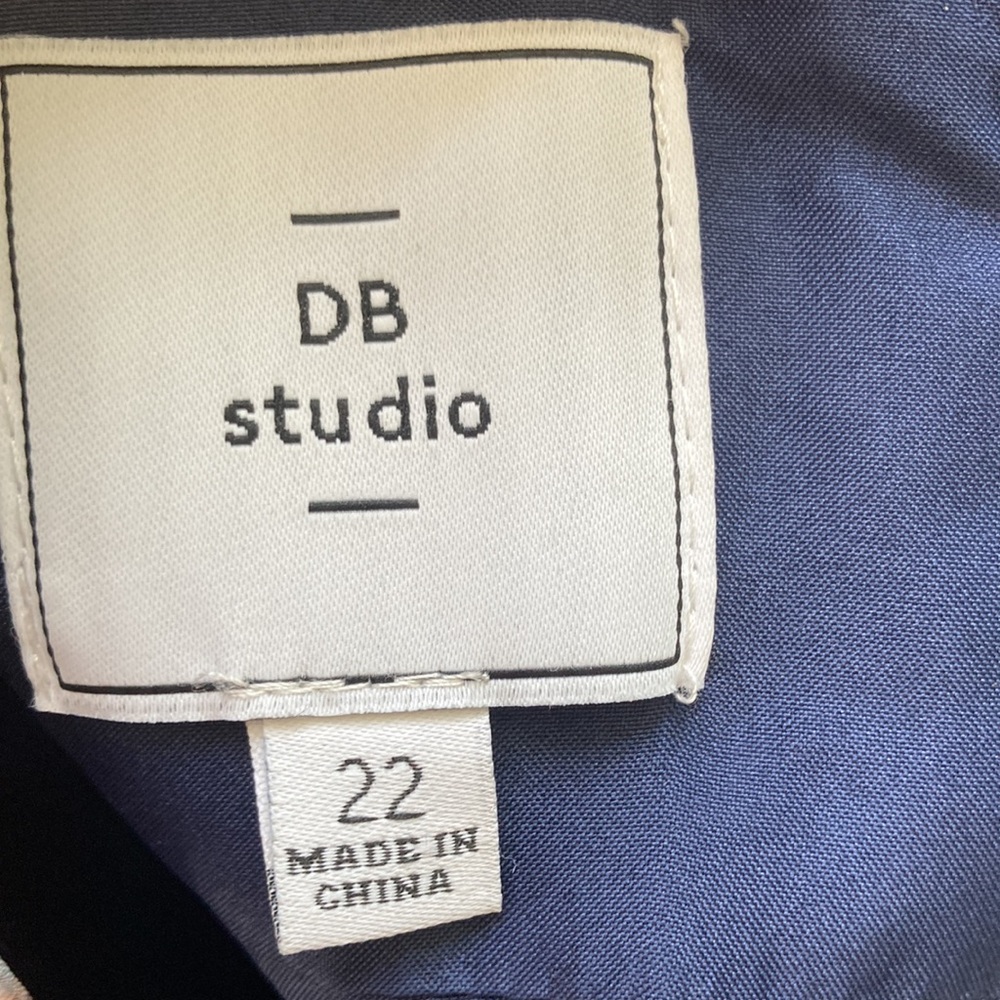 Beautiful floral David’s Bridal dress. Size 22 - Picture 9 of 9